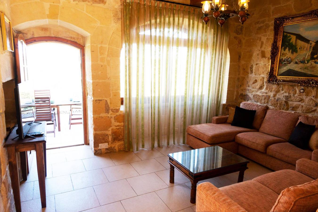 Villeleynah Amazing Gozitan Villa + Pool in Munxar, Gozo