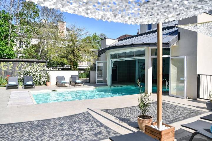 Hôtel pour 2 personnes, avec piscine et jardin à Fontainebleau