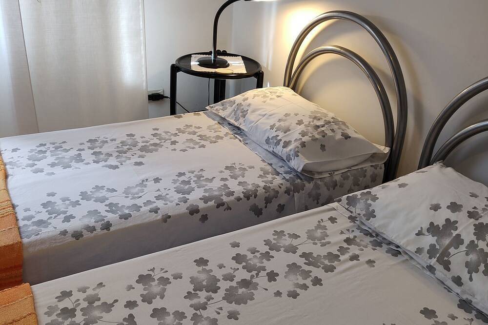 Appartement entier, Comfortable Apartment With Garden, Wi-Fi Netflix Iun in Porto Torres, Province de Sassari