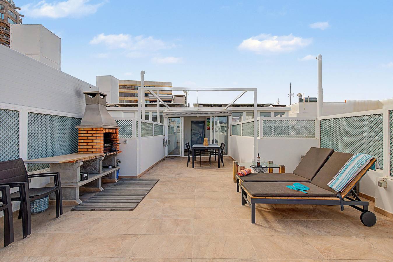 Entire apartment, Vacation Apartment 'Fantstico Ático En Las Canteras' with Sea View, Private Terrace and Wi-Fi in Las Palmas de Gran Canaria Centre, Las Palmas de Gran Canaria