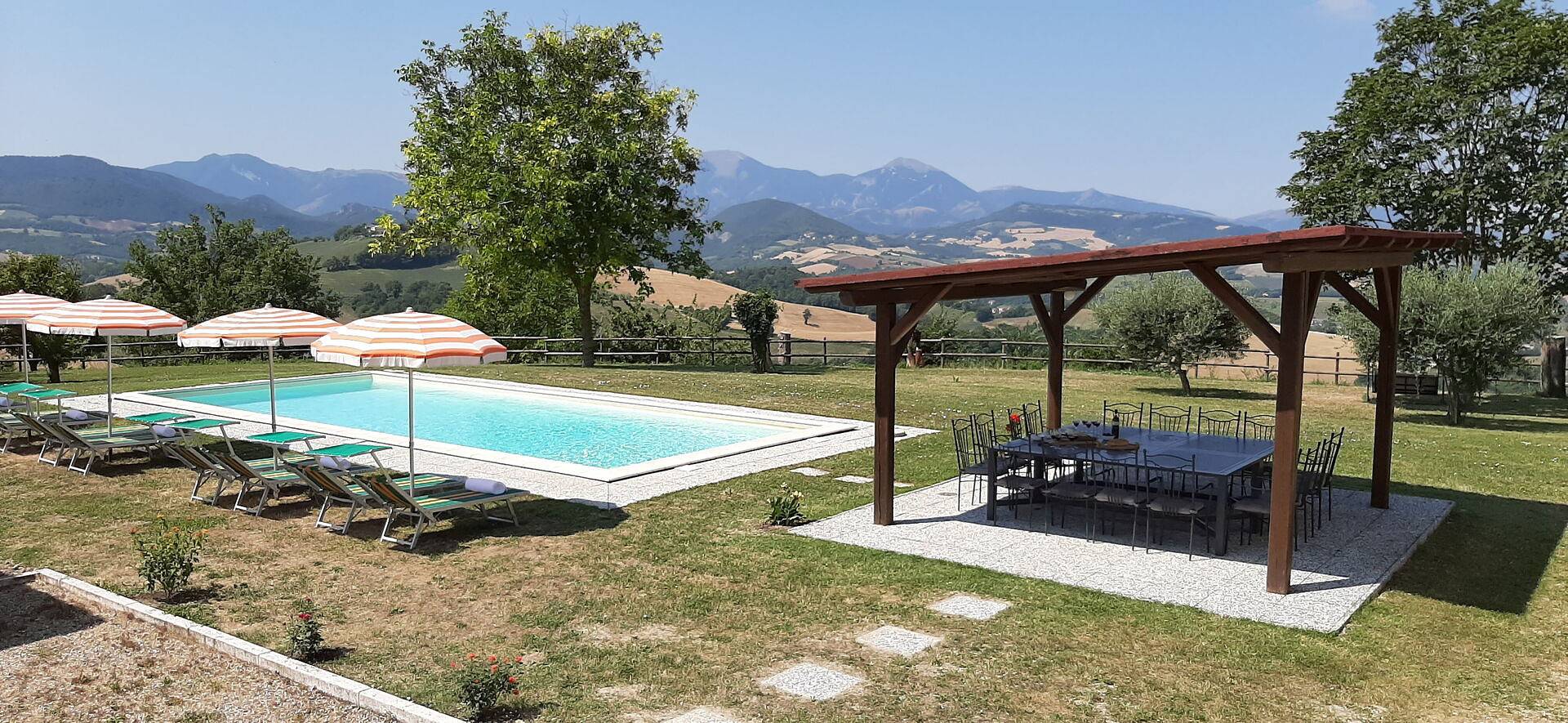 Villa Felice, Private Pool and Hills in Pergola, Valle del Metauro