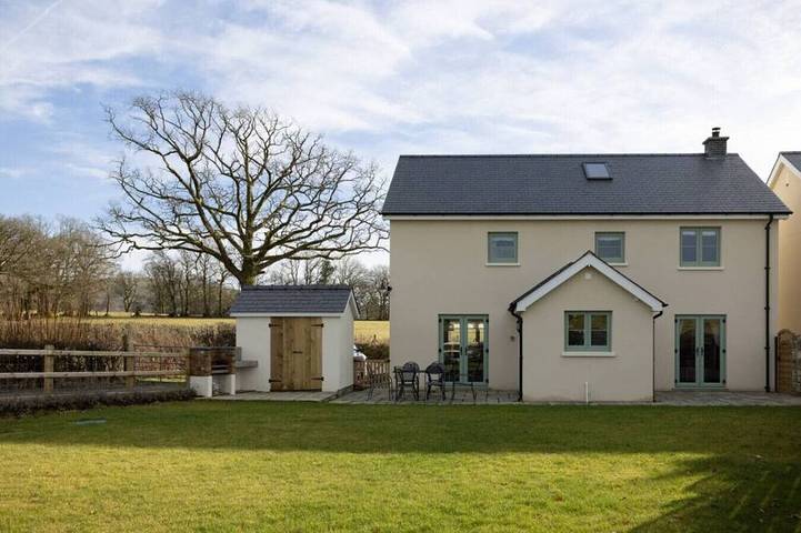 Glamping for 12 people, with garden and balcony in Brecon Beacons