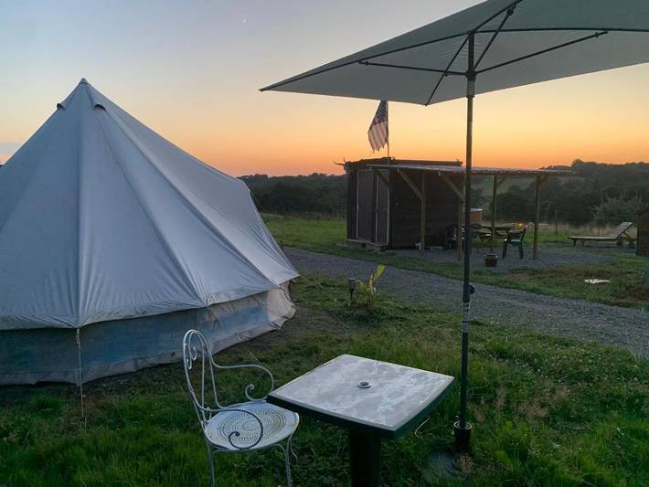 Tente pour 5 personnes, avec Terrasse et Jardin ainsi que Piscine et Vue
