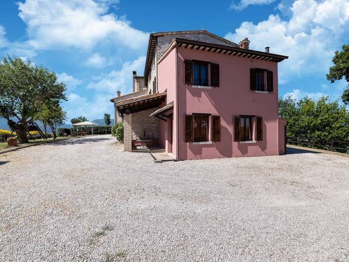 Appartement dan maison de campagne avec piscines in Cagli, Valle del Metauro