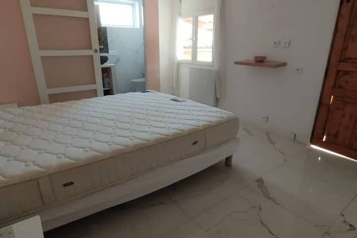 Ganze Wohnung, Charming studio in Toulon - quiet, bright and well located in Toulon, Mittelmeerküste (Frankreich)