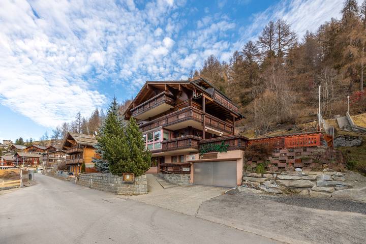 Hütte für 4 Personen, mit Balkon in Grächen