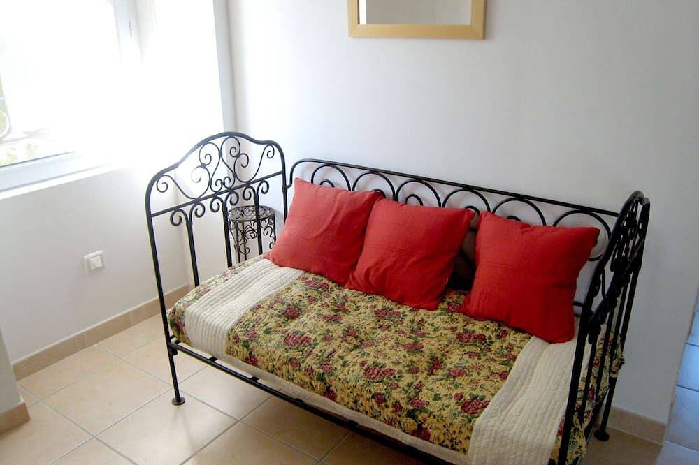Holiday Home in Oppède with Private Pool in Oppède, Parc naturel régional du Luberon