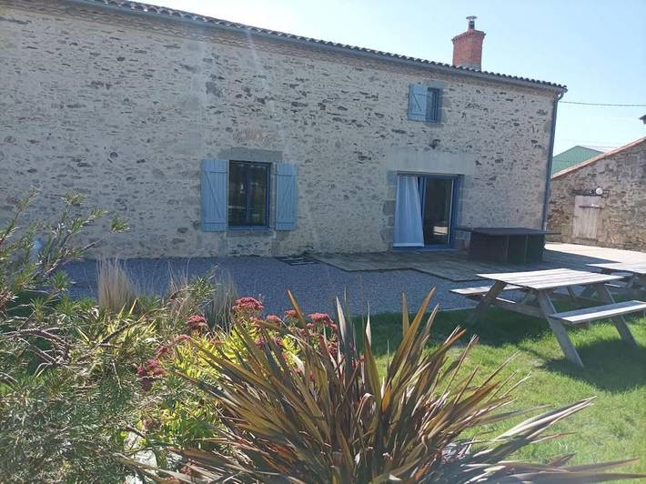 Location de vacances pour 15 personnes, avec jardin et terrasse à La Boissière-de-Montaigu