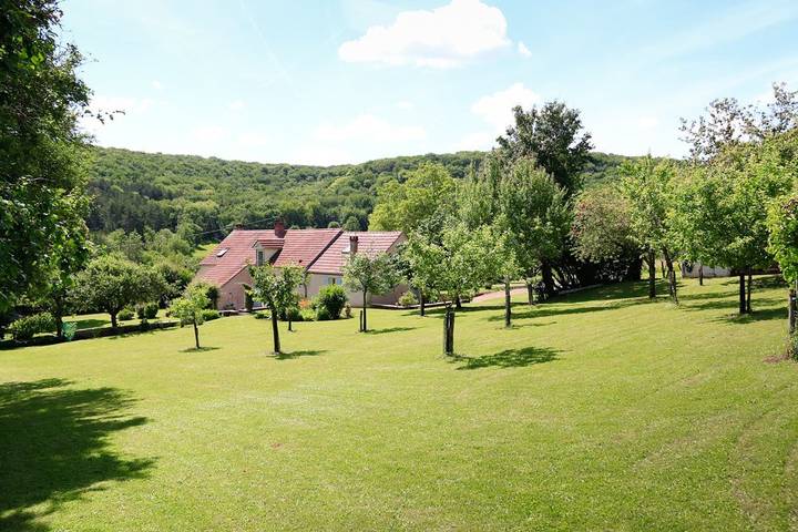 Gîte pour 3 personnes, avec terrasse et jardin