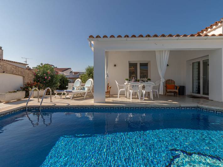 Ferienhaus für 6 Personen, mit Garten und Balkon sowie Pool in Empuriabrava - 2