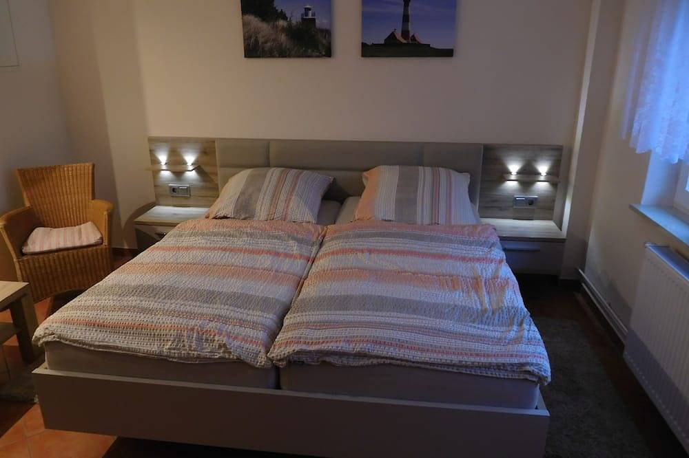 Ganze Wohnung, Schöne, direkt am Eiderdeich gelegene Ferienwohnung in Tönning, Halbinsel Eiderstedt