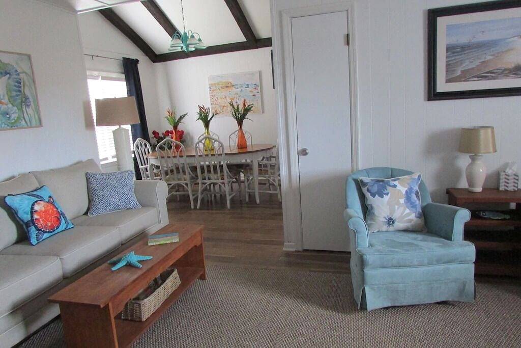 Just steps to the beach, bar, and playground park! in Surf City, Topsail Island