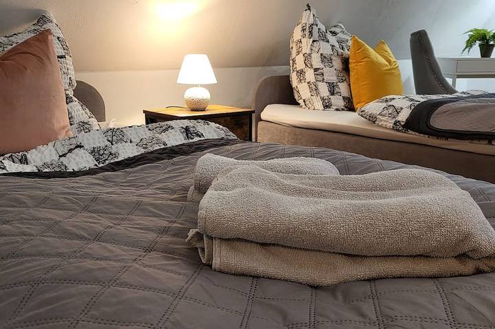 Ganze Wohnung, Geräumige Dg-Wohnung nahe Frankfurt mit 6 Einzelbetten in Babenhausen, Südhessen