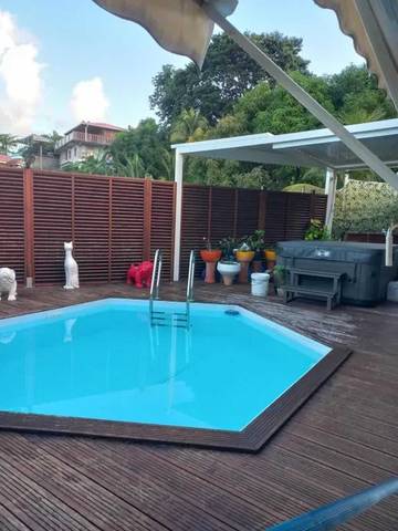 Gîte pour 2 personnes, avec piscine et terrasse à Rivière-Pilote
