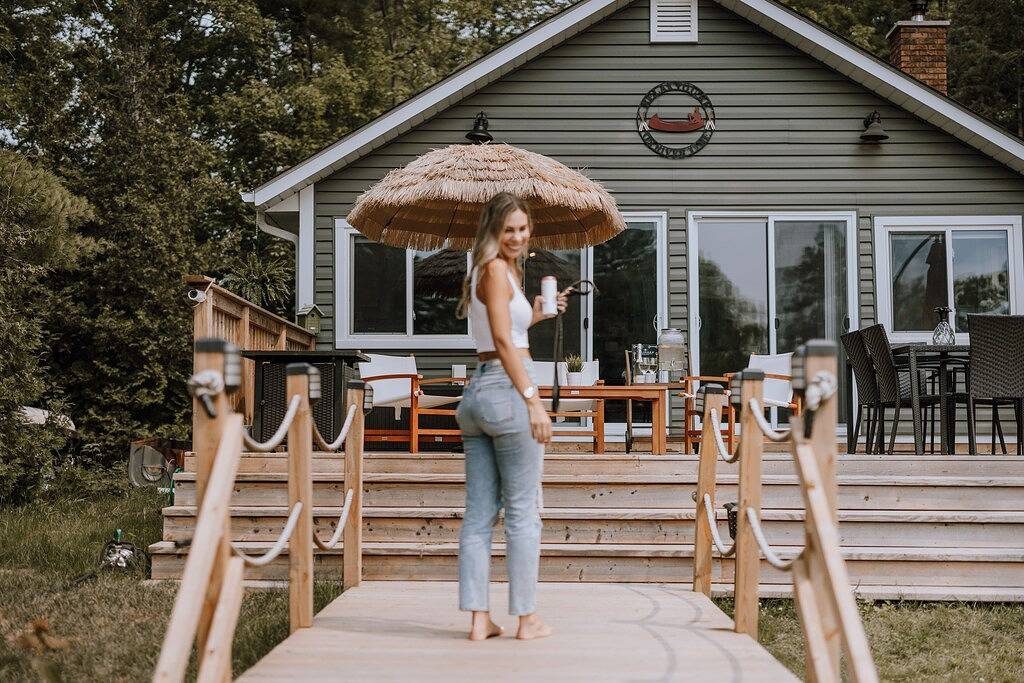 Luxury Waterfront Cottage with Hot Tub in Downtown Washago, Ontario in Huronsee (Kanada)