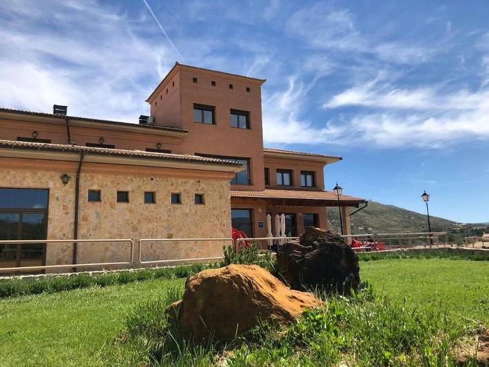Hôtel pour 4 personnes, avec terrasse ainsi que vue et jardin, animaux acceptés dans Estercuel