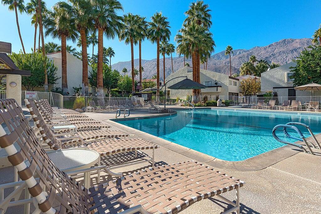 Ganze Wohnung, Hollywood Regency Glam Condo in Palm Springs, Coachella Valley