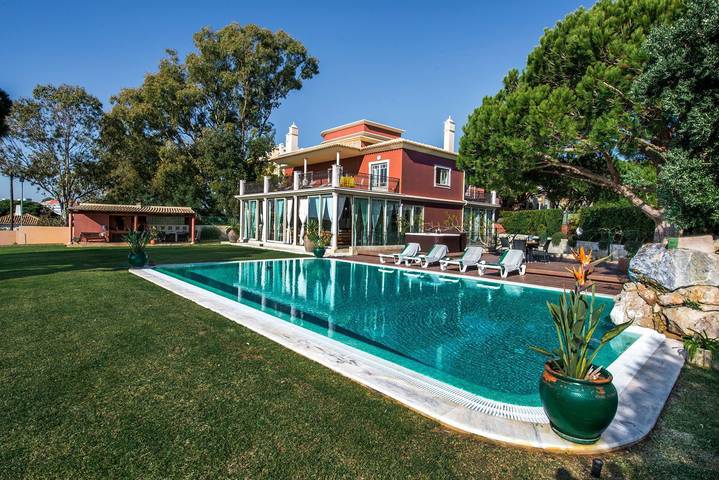 Villa voor 12 personen, with Uitzicht op zee and Whirlpool as well as Terras and Tuin in Praia da Oura