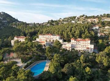 Gîte pour 4 personnes, avec piscine dans Plage Font Brun Carqueiranne