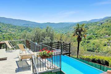 Gîte pour 4 personnes, avec terrasse et jardin à Camporgiano