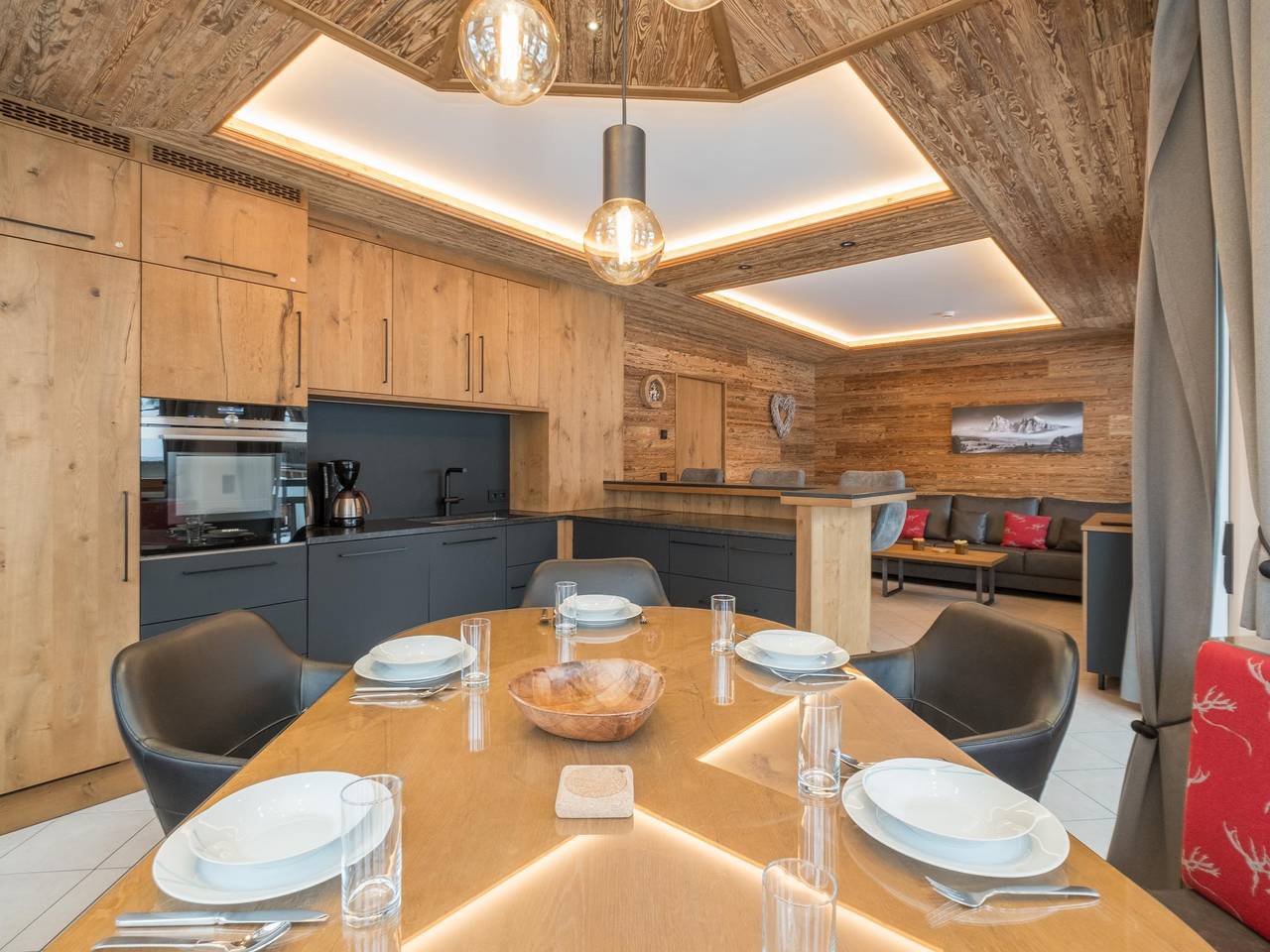 Ganze Wohnung, Fewo direkt an der Skipiste mit Sonnenterrasse in Hinterglemm, Saalbach-Hinterglemm