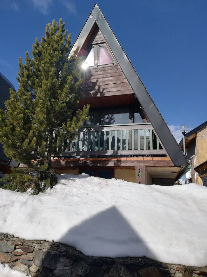Chalet pour 6 personnes, avec balcon ainsi que jardin et vue sur le lac