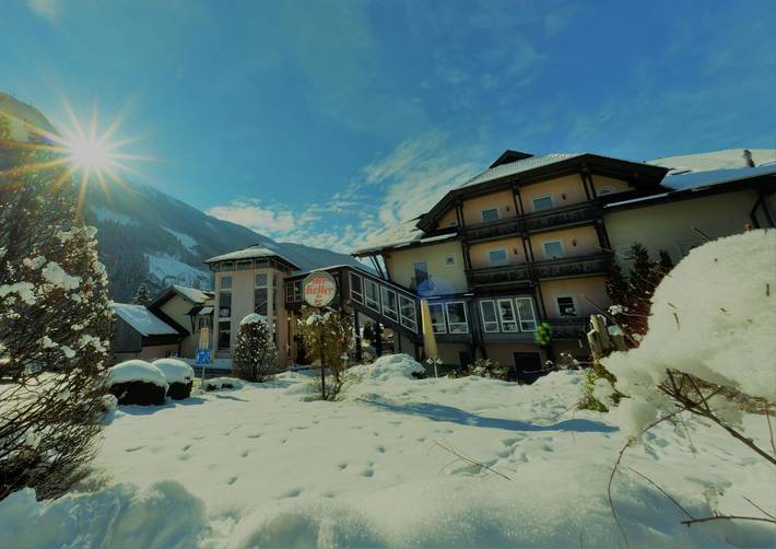 Hotel für 2 Personen, mit Balkon und Terrasse sowie Garten und Pool in Flattach