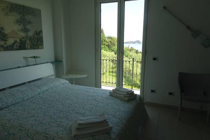 Maiso house nestled between the sea and olive trees in Lavagna, Commune de Lavagna