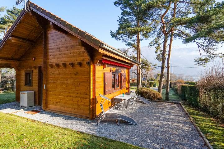 Chalet pour 2 personnes, avec terrasse ainsi que jardin et vue sur le lac en France - 3