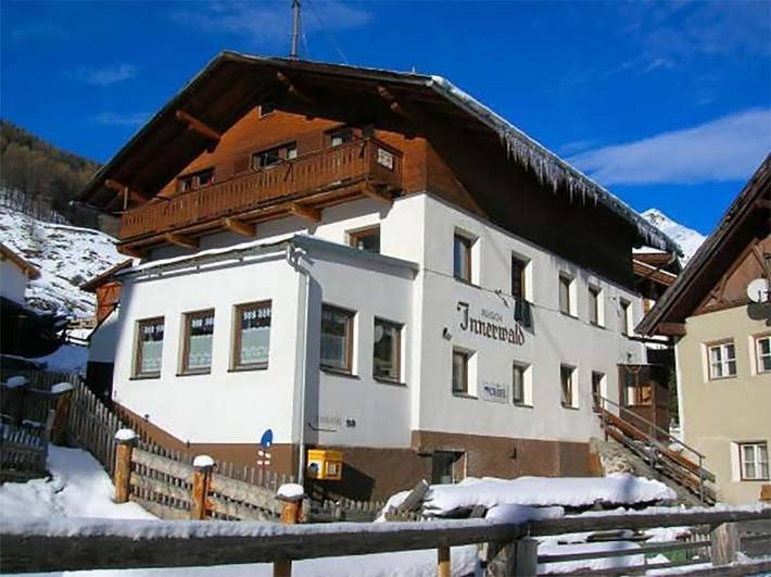 BnB für 21 Personen, mit Ausblick und Balkon sowie Garten in Sölden (Österreich)