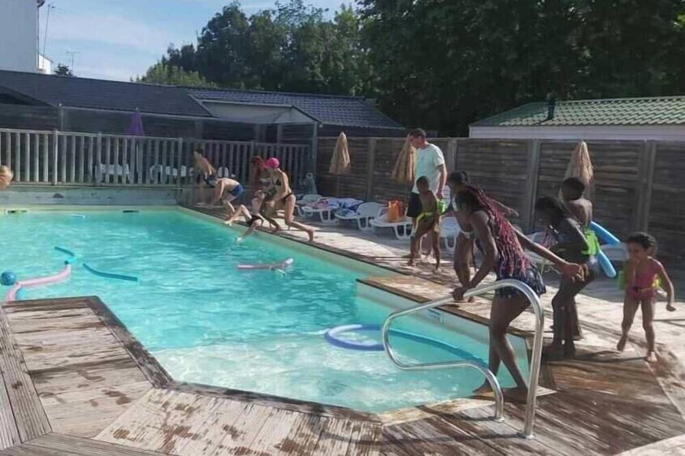 Zecamping 3 étoiles piscine chauffée toboggans locatif 35m2 5 pers in Surgères, Rochefort und Umgebung