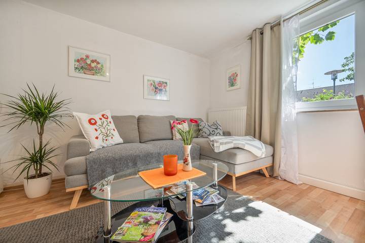 Ganze Wohnung, Ferienwohnung 'Haus Zur Bienenweide' mit Gemeinschaftsterrasse, Balkon und Wi-Fi in Schömberg, Nordschwarzwald