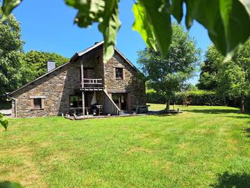 Gîte pour 6 personnes, avec terrasse dans Nadrin
