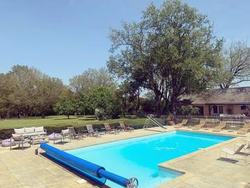 Gîte pour 15 personnes, avec vue sur le lac et vue ainsi que piscine et jardin, animaux acceptés à Nort-sur-Erdre