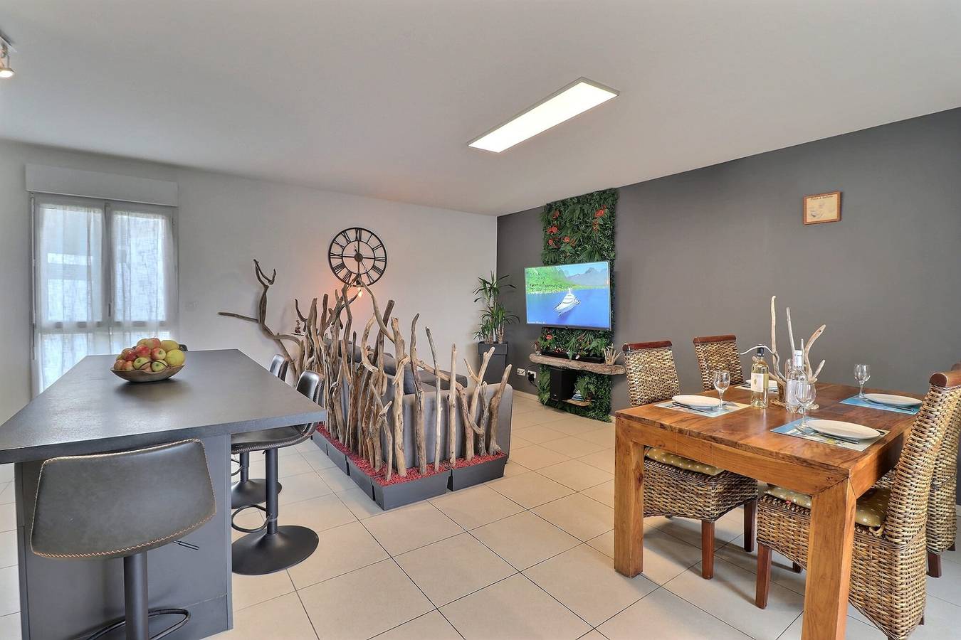 Appartement entier, Evasion Tropicale - Terrasse et vue montagne. in Sarrola-Carcopino, Région d'Ajaccio