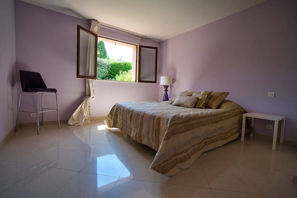 Villa con piscina piccola vista mare / 1 km dalla spiaggia in Saint-Aygulf, Frejus