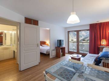 Gîte pour 4 personnes, avec piscine et balcon dans Pic du Midi