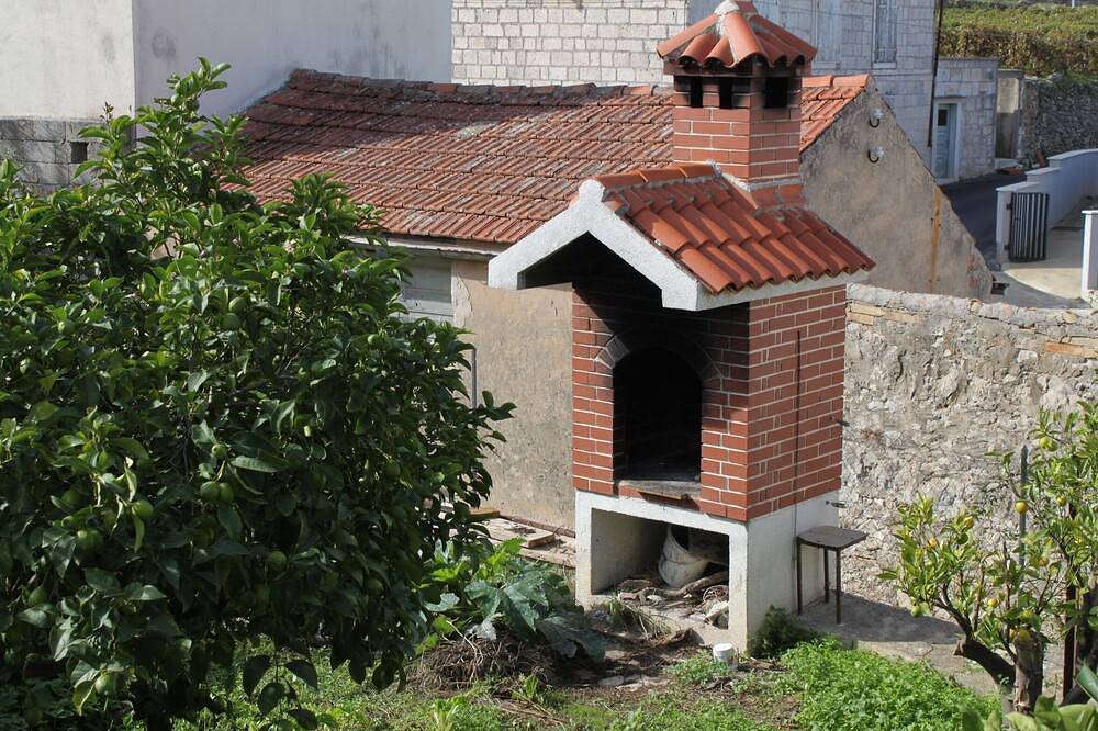 Ganze Wohnung, 1-Zimmer-Ferienwohnung mit Balkon Vis (A-2435-a) in Vis Stadt, Vis