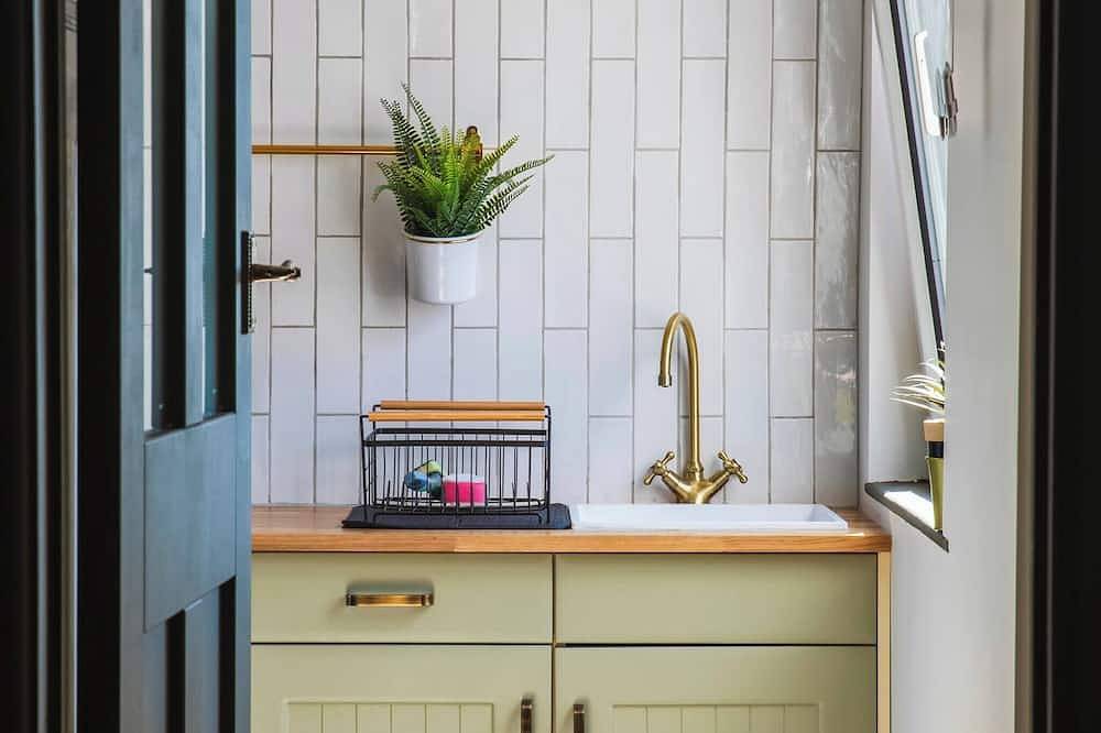 Entire apartment, Stylish 2-4 bed Apt- Free parking - Self Check-In in Exeter, Devon