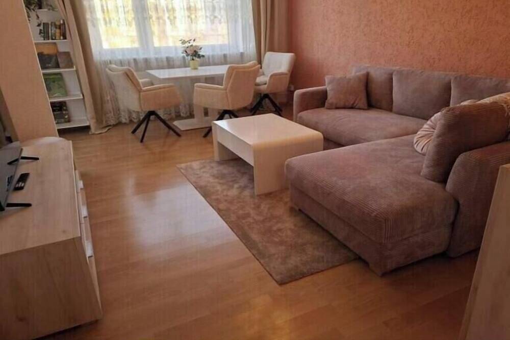 Ganze Wohnung, Ferienwohnung in Hanau mit Schwimmbecken in Hanau, Main-Kinzig-Kreis