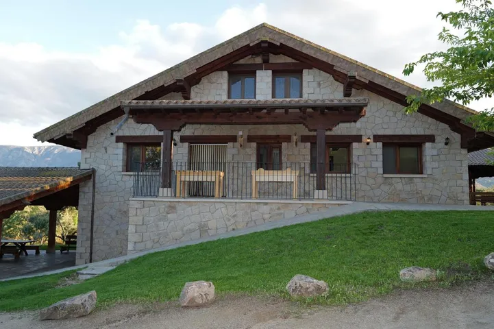 Apartamento de vacaciones para 30 personas, con piscina además de vistas y jardín - 1