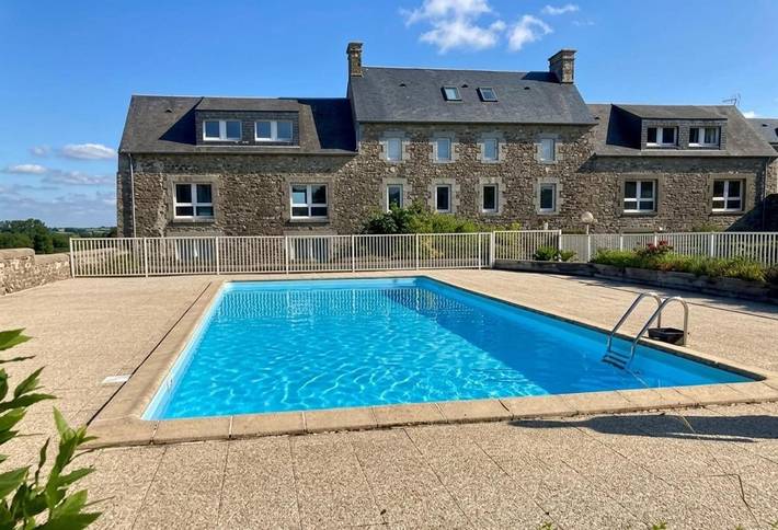 Location de vacances pour 5 personnes, avec piscine ainsi que terrasse et jardin à Montmartin-sur-Mer