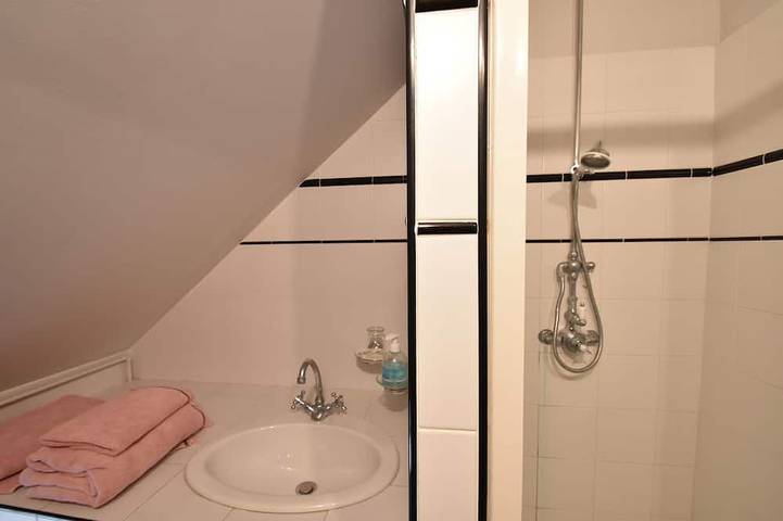 Location de vacances pour 2 personnes, avec sauna et piscine ainsi que jardin et jacuzzi dans Ponts sur Seulles - 4