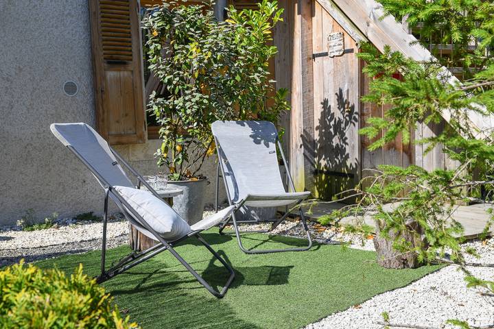 Gîte Ciméléon Bas – Casa rural auténtica con vistas a los Alpes y terraza privada para 4 personas in Aillon-le-Jeune, Chambéry region