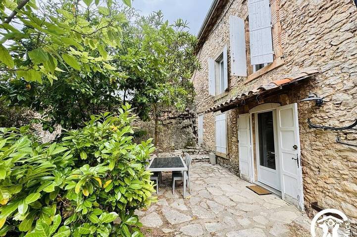 Location de vacances pour 10 personnes, avec jardin à Saint-Ferriol