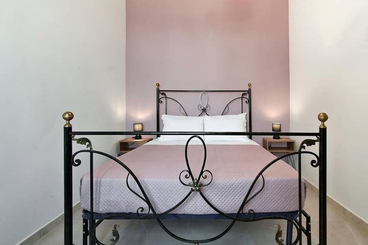 Entire apartment, Casa Fiorita Patio & Parking - Lecce Selection in Lecce, Lecce Province