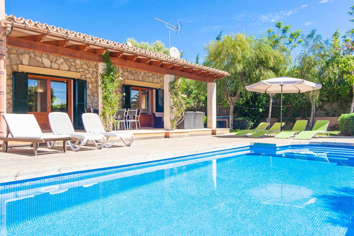 Correfoc - Beautiful villa with private pool in quiet residential area. Free Wifi in Crestatx, Sa Pobla
