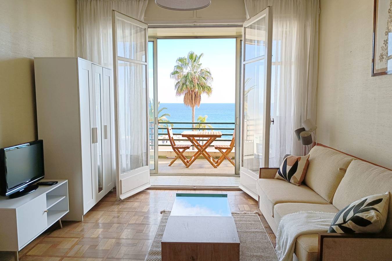 Entire studio, Charming T1 with terrace and sea view in Nice (France), Nice region