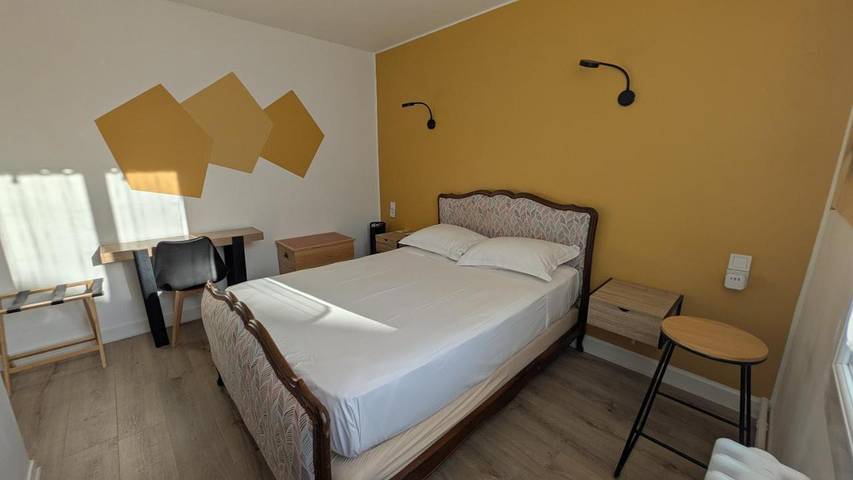 Hôtel pour 3 personnes, avec Terrasse à Couhé