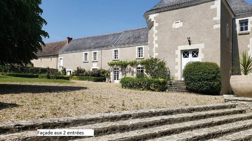 Location de vacances pour 12 personnes, avec vue ainsi que jardin et piscine à Les Ormes